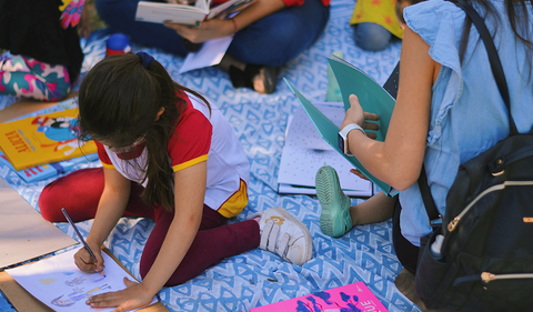 Último picnic literario en Plaza Las Lilas, Providencia